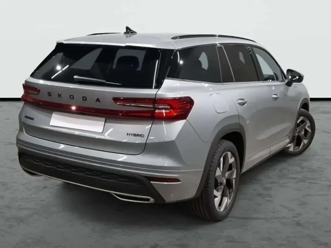 Usado Skoda Kodiaq SportLine 150 CV (110 kW) 2026 Plateado SUV