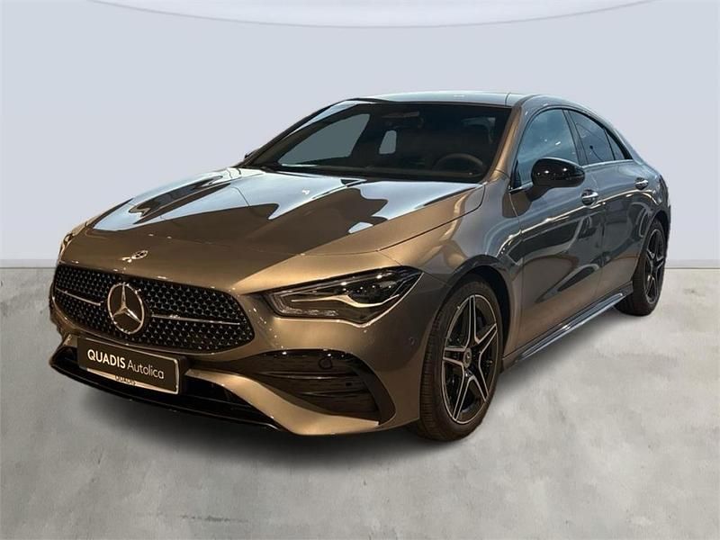 Gris montaña Nuevo 2025 Mercedes CLA200 Berlina | 43.900 € - Imagen 1/4