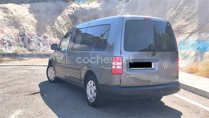 Usado VW Caddy Trendline 102 CV (75 kW) 2015 Gris / plata Monovolumen