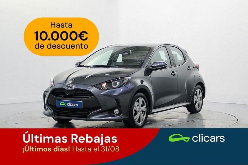Gris Usado 2024 Toyota Yaris Hybrid Active Berlina | 20.490 € (Buen precio) - Imagen 1/4