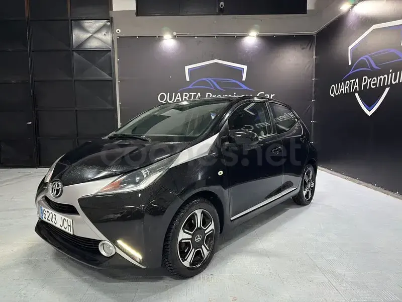 Używany Toyota Aygo X-play 69 KM (50 kW) 2015 Czarny Hatchback