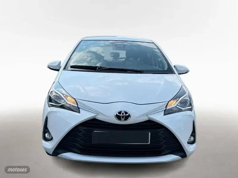 Usado Toyota Yaris Active 69 CV (50 kW) 2019 Blanco Berlina