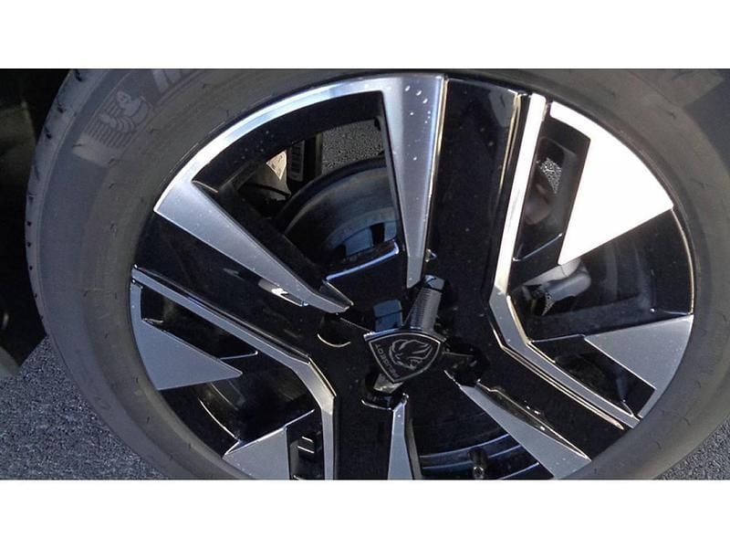 Usado Peugeot 208 Allure 100 CV (73 kW) 2025 Gris Utilitario