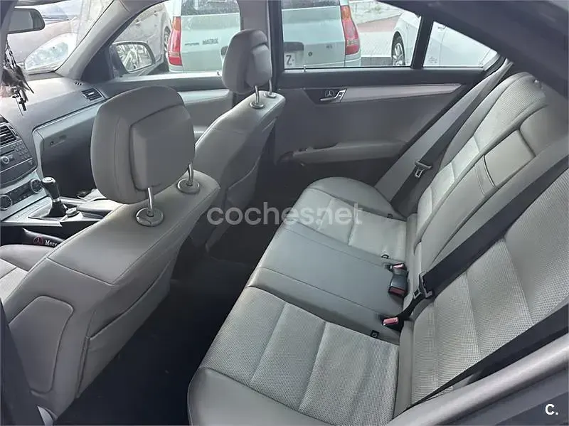 Usado Mercedes C200 Avantgarde 122 CV (89 kW) 2008 Negro Berlina