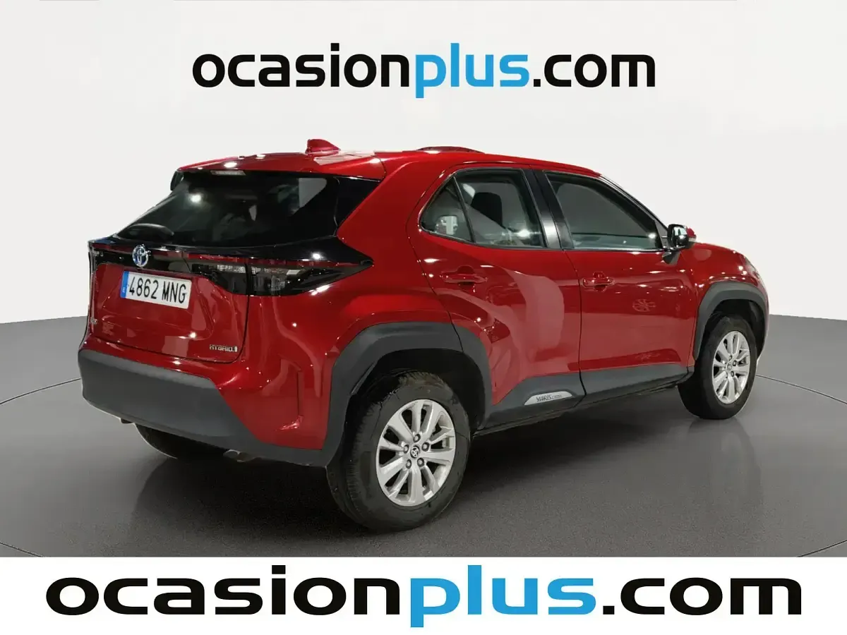Usado Toyota Yaris Cross Business Edition 116 CV (85 kW) 2024 Rojo SUV