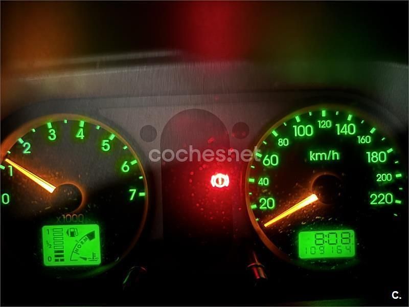 Gris / plata Usado 2002 Ford Fiesta Ghia Berlina | 2500 € (Precio justo) - Imagen 1/4