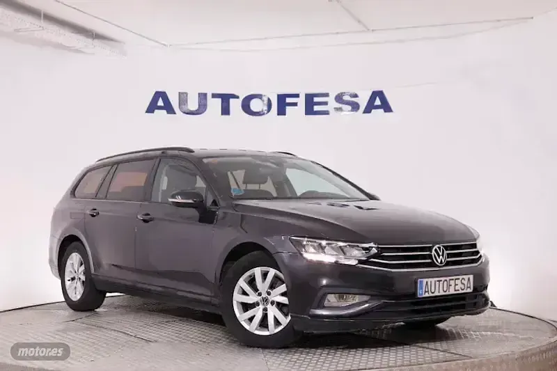 Usado VW Passat 122 CV (89 kW) 2021 Gris Familiar