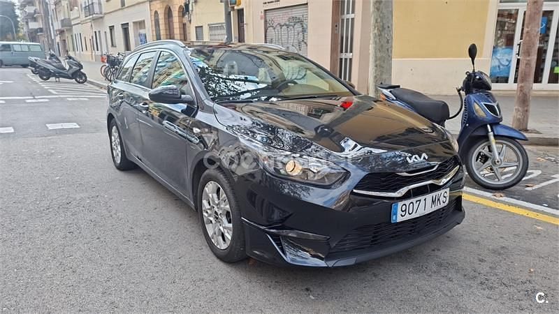 Usado Kia Ceed 120 CV (88 kW) 2023 Negro Utilitario