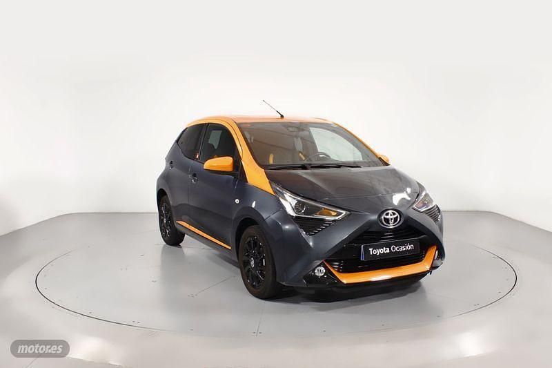 Gris Usado 2021 Toyota Aygo X-cite Utilitario | 15.500 € (Un poco caro) - Imagen 1/4