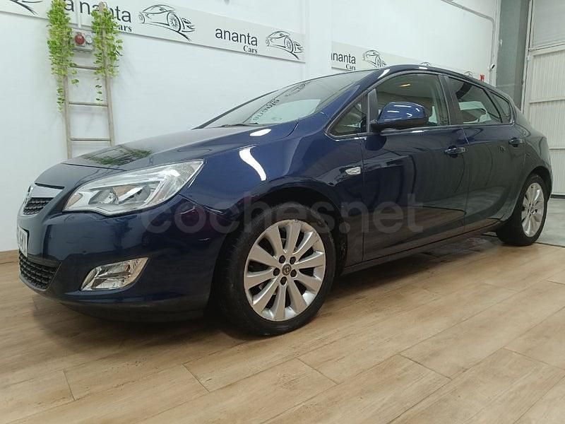 Usado Opel Astra Cosmo 115 CV (84 kW) 2010 Azul Berlina