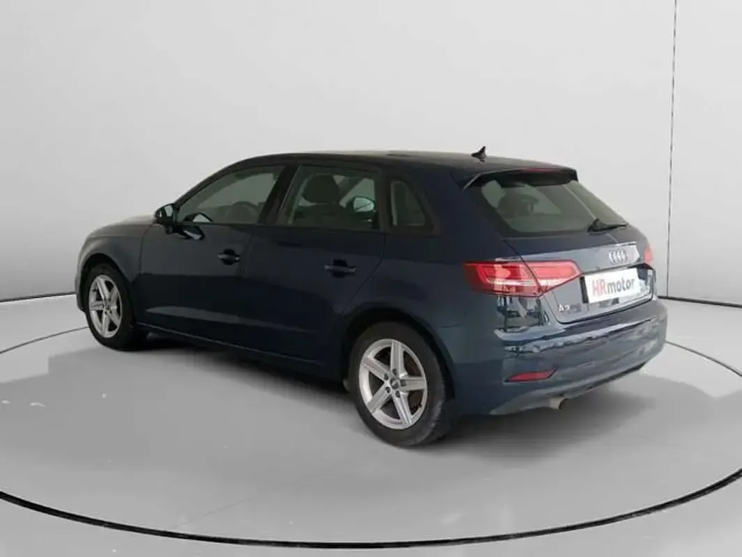 Usado Audi A3 Sportback Design 110 CV (80 kW) 2020 Azul Utilitario