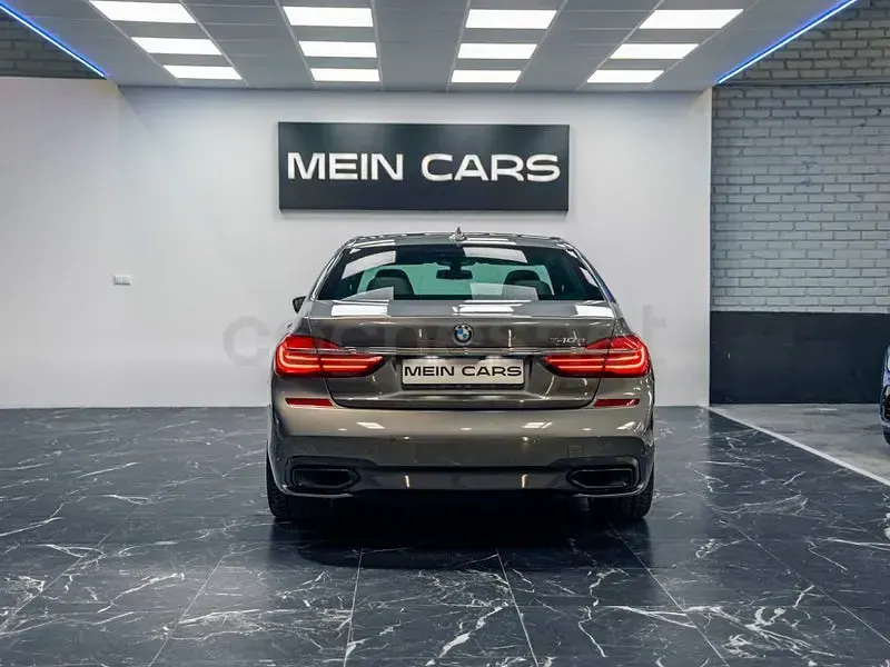 Usado BMW 740 iPerformance 326 CV (239 kW) 2017 Gris / plata Berlina