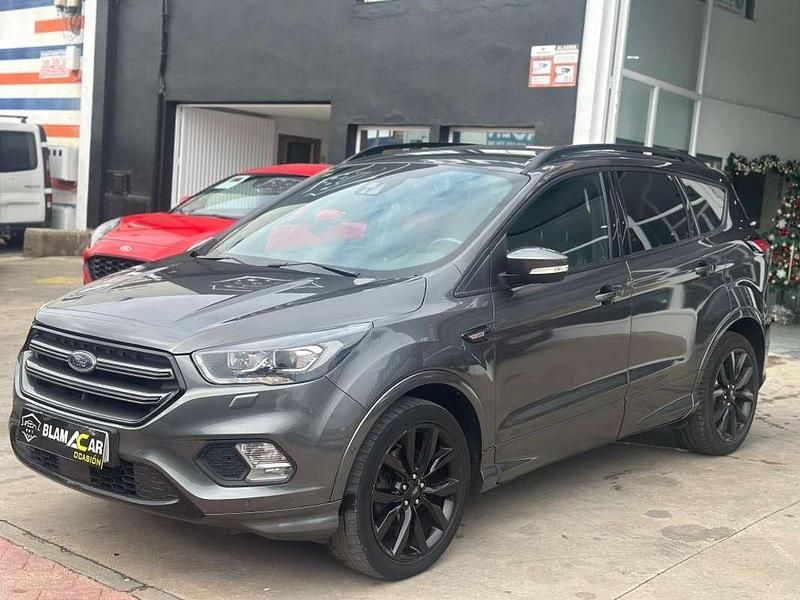 Usado Ford Kuga Trend+ 178 CV (130 kW) 2018 Gris SUV