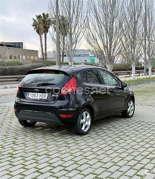 Usado Ford Fiesta Titanium 82 CV (60 kW) 2011 Negro Utilitario