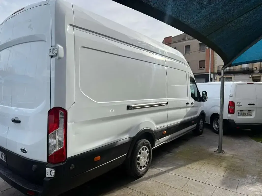 Usado Ford Transit Trend 131 CV (96 kW) 2023 Blanco Van