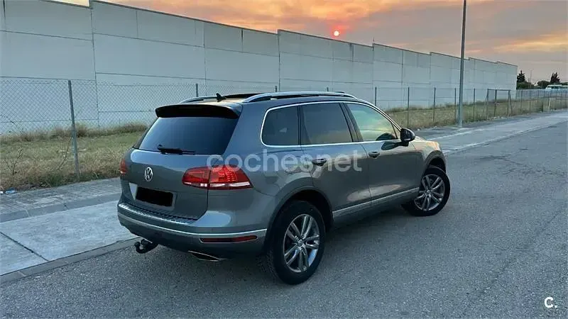 Usado VW Touareg 262 CV (192 kW) 2015 Gris / plata SUV