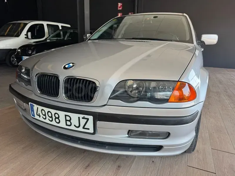 Usado BMW 318 143 CV (105 kW) 2001 Gris / plata Berlina
