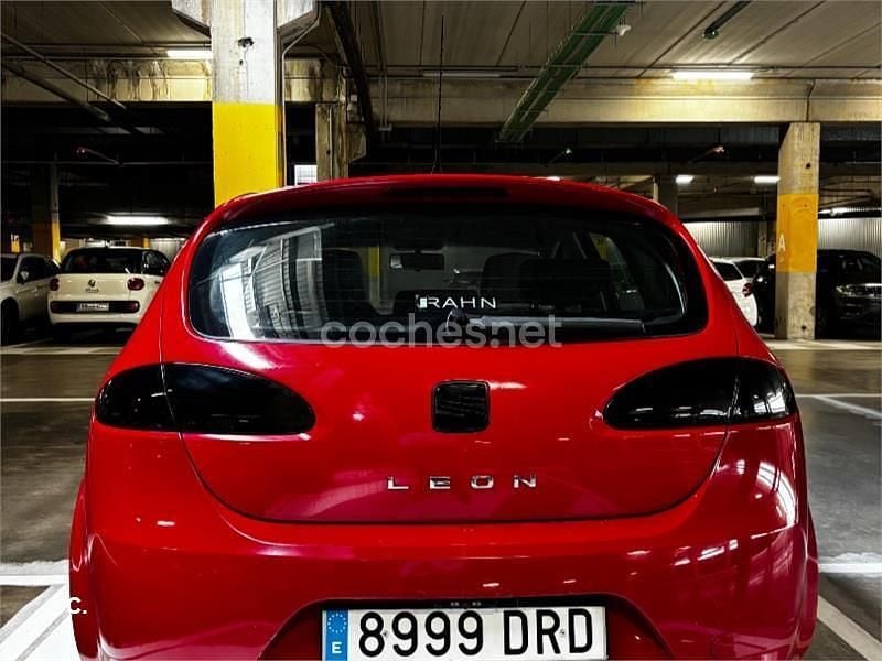 Usado Seat Leon Reference 102 CV (75 kW) 2005 Rojo Utilitario