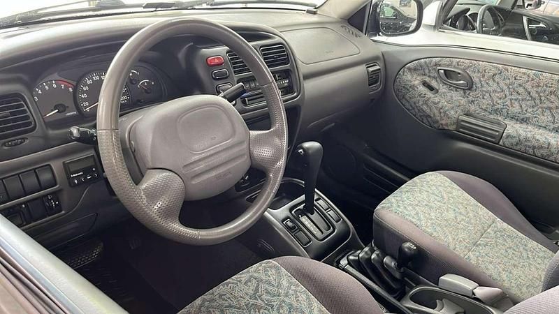 Usado Suzuki Grand Vitara 128 CV (94 kW) 2001 Negro SUV