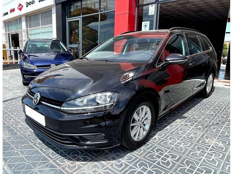 Usado VW Golf VII 116 CV (85 kW) 2020 Negro Familiar