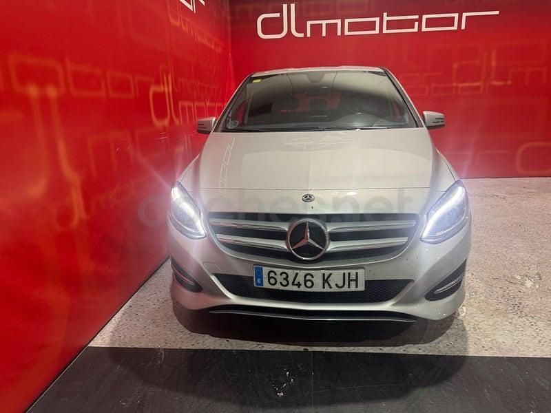 Usado Mercedes B180 109 CV (80 kW) 2018 Gris / plata Monovolumen