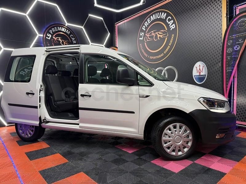 Usado VW Caddy Maxi 122 CV (89 kW) 2020 Blanco Monovolumen