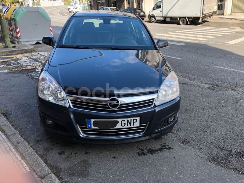 Gris / plata Usado 2009 Opel Astra Enjoy Berlina | 6500 € (Caro) - Imagen 1/4