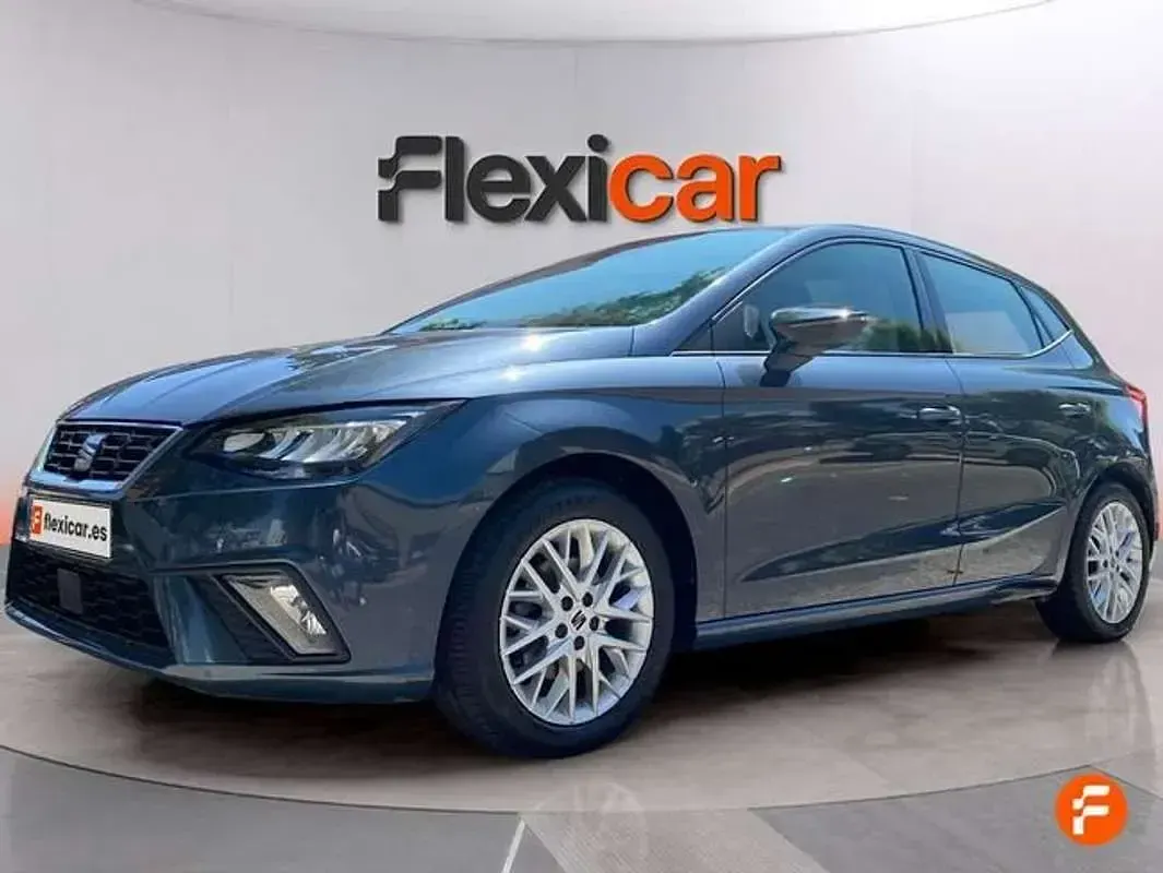 Usado Seat Ibiza FR 110 CV (80 kW) 2022 Gris Utilitario
