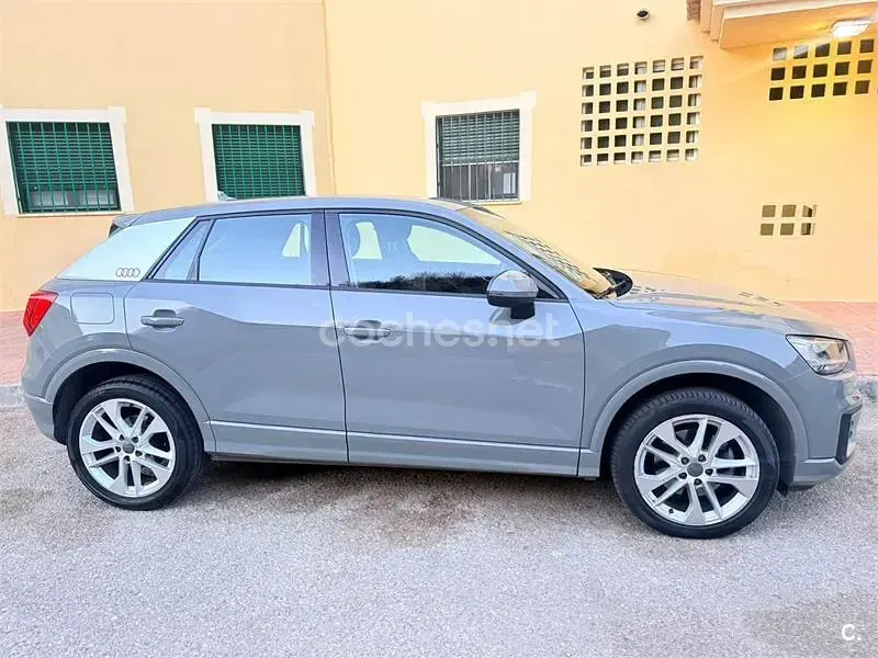 Usado Audi Q2 Sport 116 CV (85 kW) 2018 Gris / plata SUV