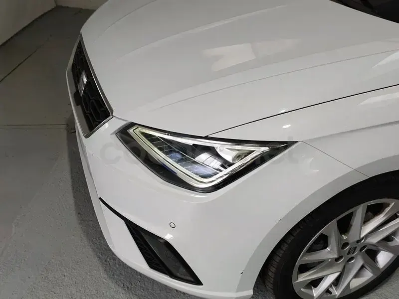 Usado Seat Ibiza FR 110 CV (80 kW) 2022 Blanco Utilitario