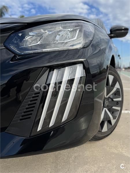 Usado Peugeot 208 Style 100 CV (73 kW) 2025 Negro Utilitario