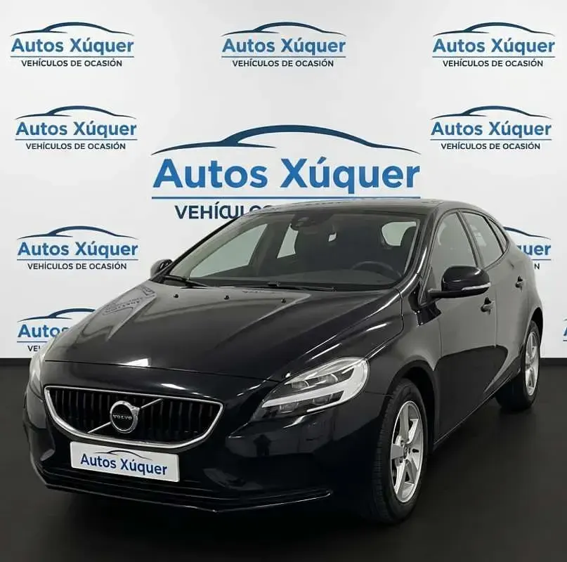 Usado Volvo V40 Momentum 120 CV (88 kW) 2017 Negro Utilitario