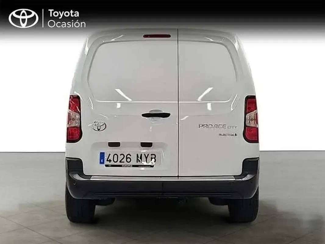 Używany Toyota Proace City Active 100 kW (136 KM) 2025 Biały Minivan