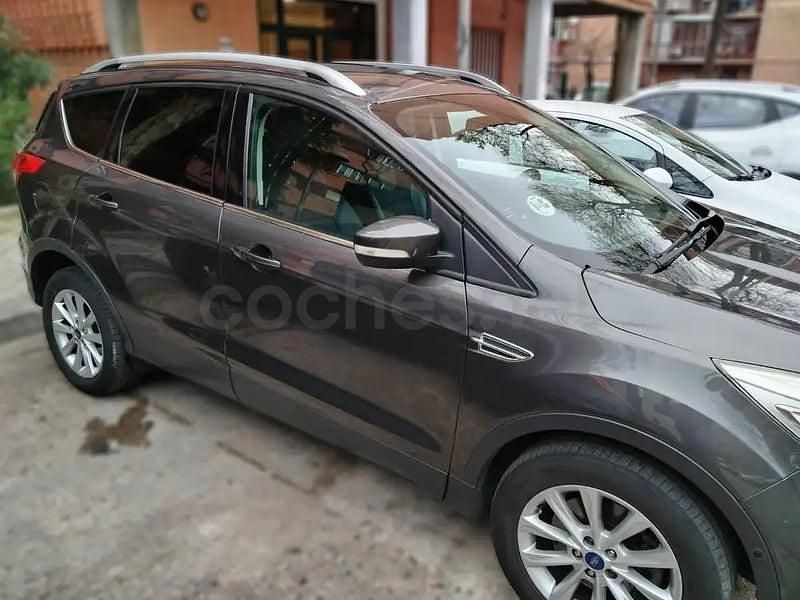 Usado Ford Kuga Titanium 180 CV (132 kW) 2014 Gris / plata SUV