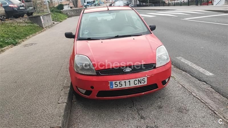 Rojo Usado 2003 Ford Fiesta Trend Utilitario | 1400 € (Buen precio) - Imagen 1/2