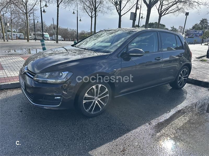 Usado VW Golf VII Advance 115 CV (84 kW) 2016 Violeta / lila Berlina