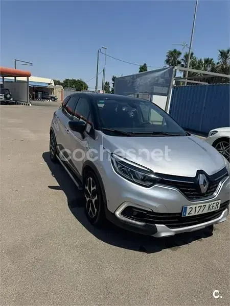 Usado Renault Captur Zen 120 CV (88 kW) 2017 Gris / plata SUV
