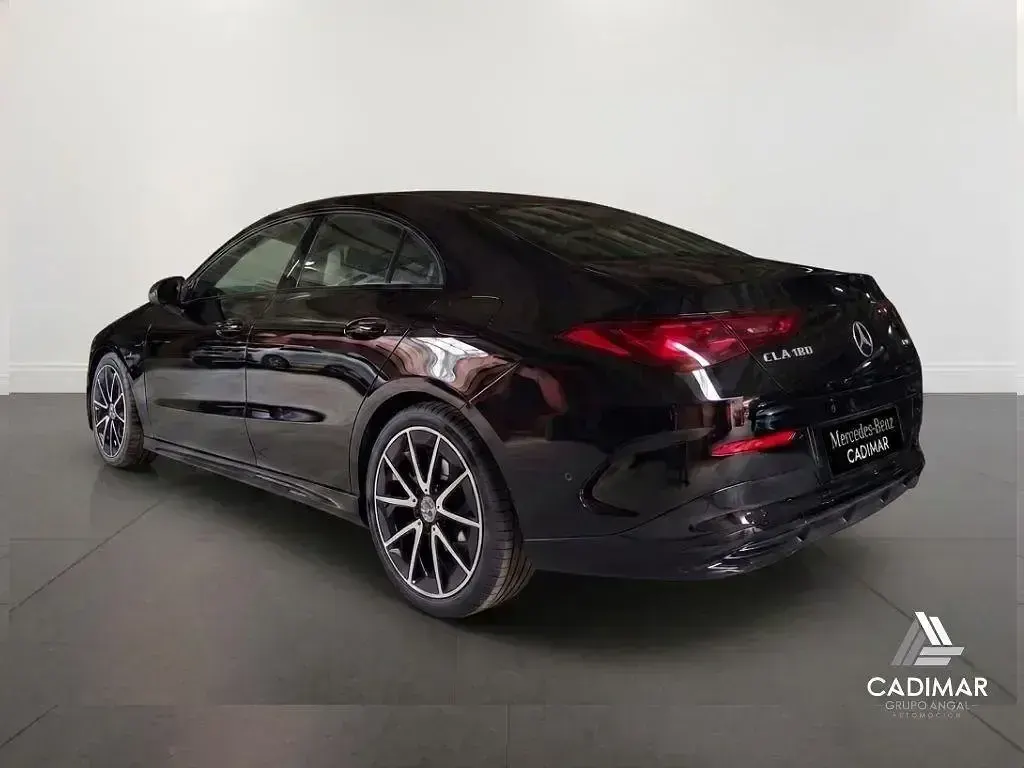 Nuevo Mercedes CLA180 136 CV (100 kW) 2026 Negro Berlina