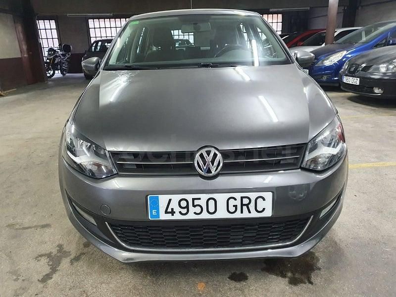 Usado VW Polo Advance 85 CV (62 kW) 2009 Gris / plata Utilitario