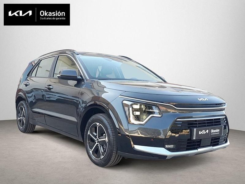 Gris Usado 2025 Kia Niro SUV | 28.990 € (Un poco caro) - Imagen 1/4