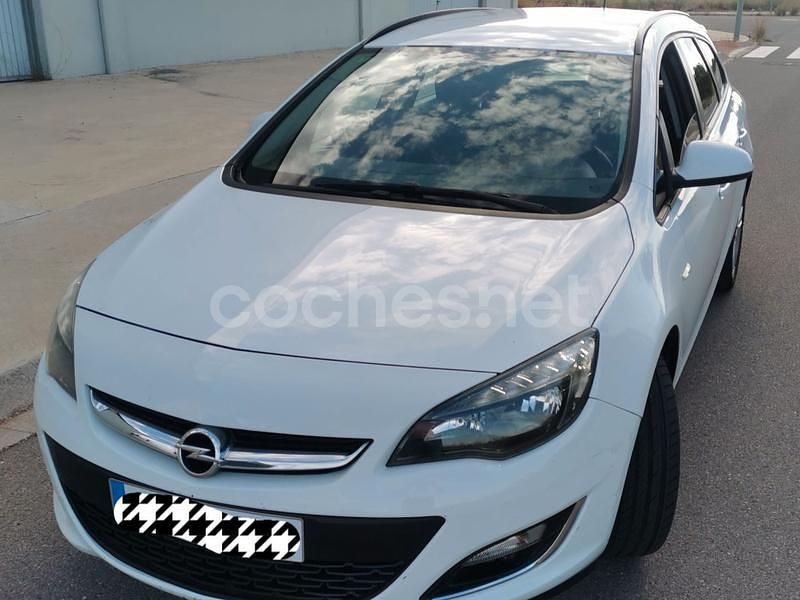 Blanco Usado 2014 Opel Astra Business Familiar | 4350 € (Precio justo) - Imagen 1/4
