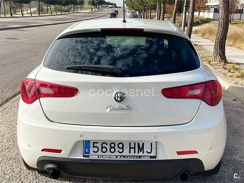Usado Alfa Romeo Giulietta Quadrifoglio Verde 235 CV (172 kW) 2012 Blanco Utilitario