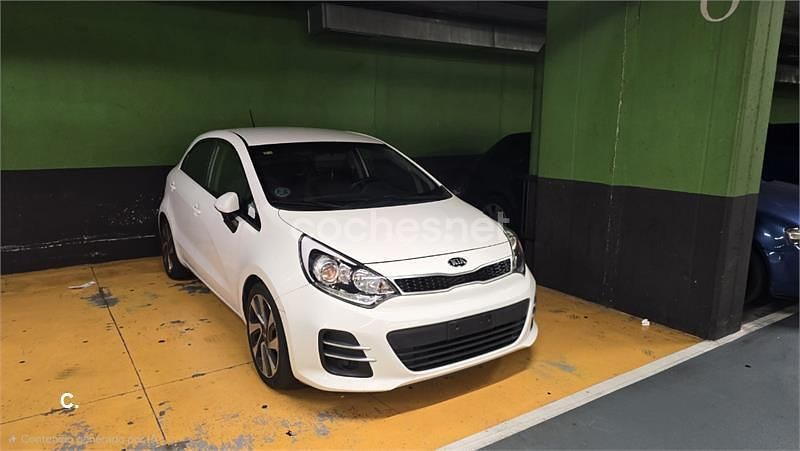 Usado Kia Rio 84 CV (61 kW) 2016 Blanco Berlina