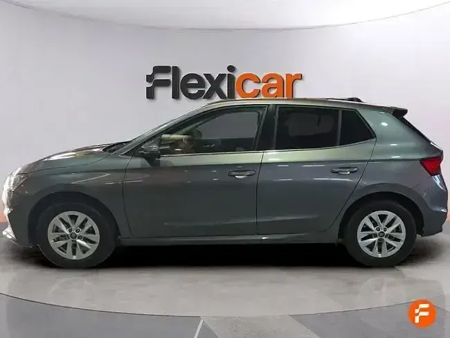 Usado Skoda Fabia Selection 95 CV (69 kW) 2025 Gris Utilitario