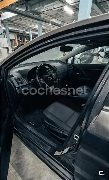 Usado Toyota Avensis Active 132 CV (97 kW) 2009 Gris / plata Berlina