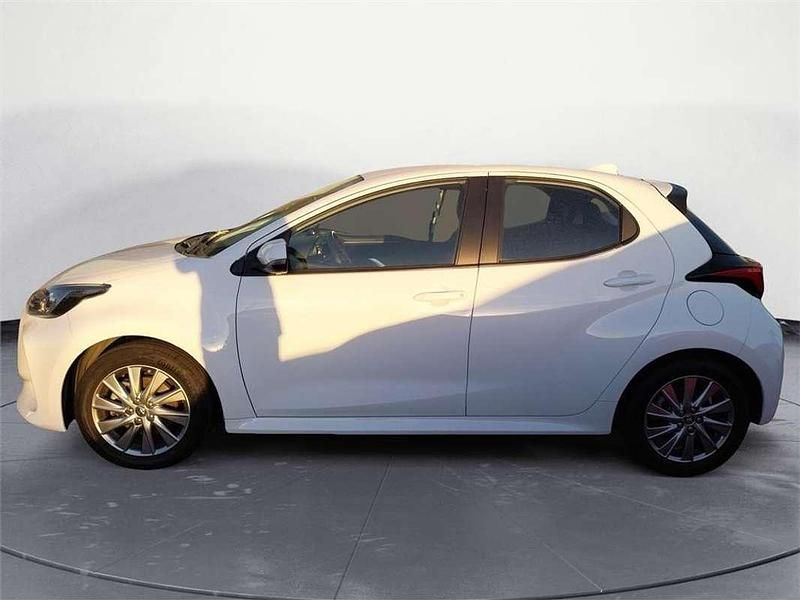Usado Toyota Yaris Hybrid Active 116 CV (85 kW) 2022 Monovolumen