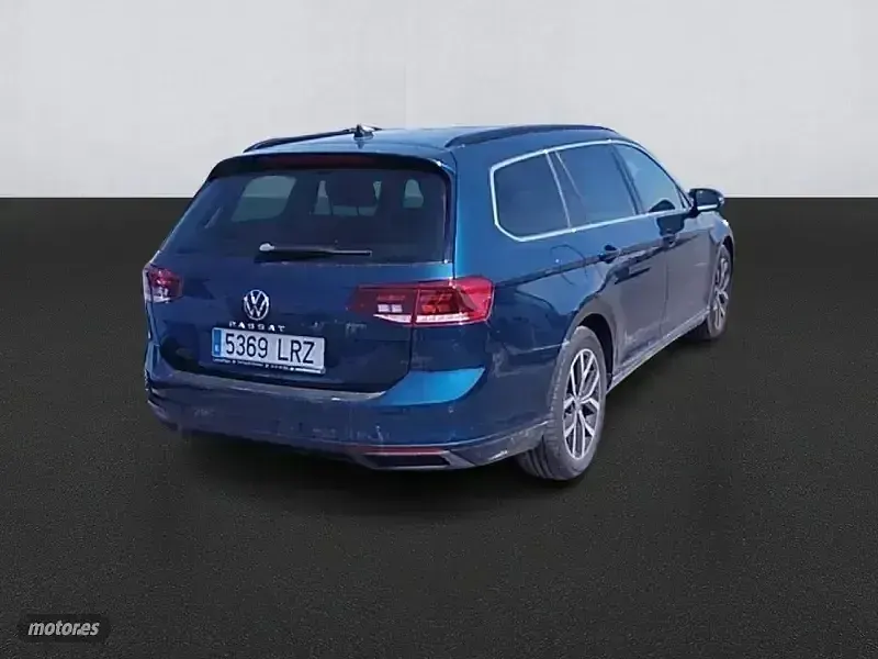 Usado VW Passat Executive 122 CV (89 kW) 2021 Azul Familiar