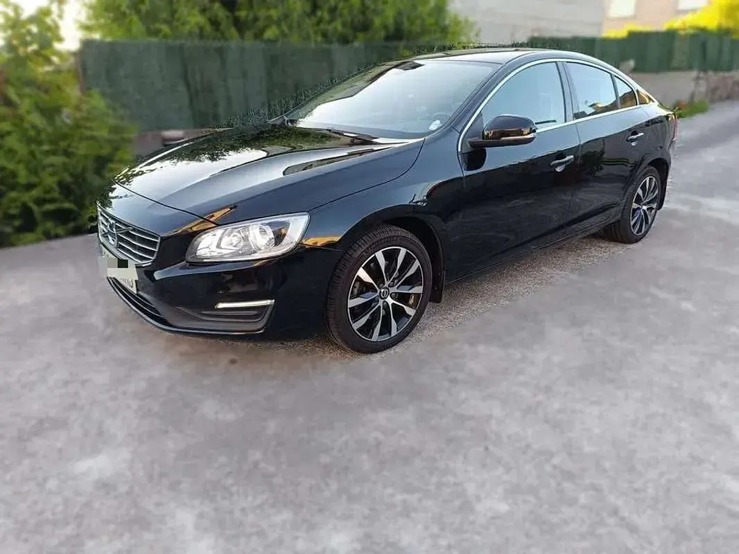 Usado Volvo S60 Momentum 150 CV (110 kW) 2018 Negro Berlina