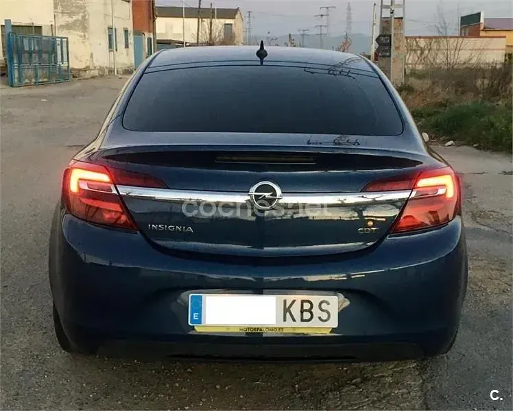Usado Opel Insignia Business 136 CV (100 kW) 2017 Azul Berlina