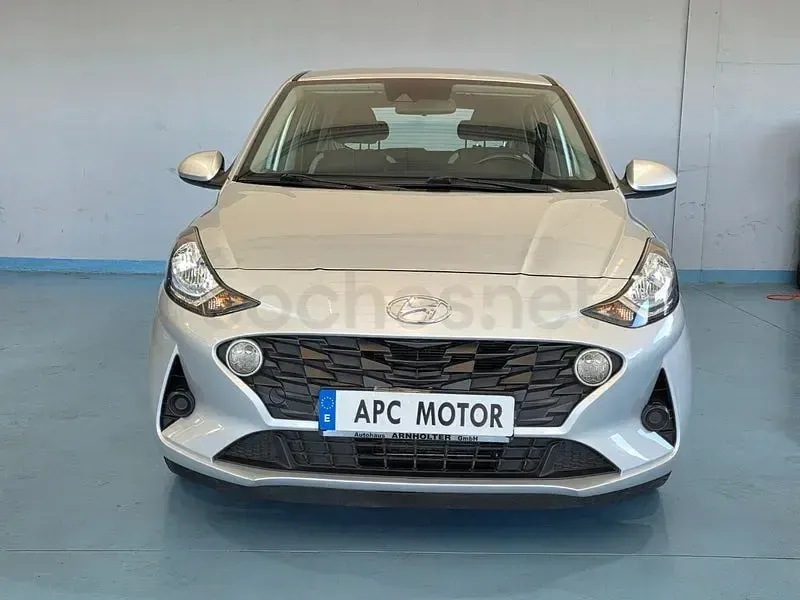 Usado Hyundai i10 67 CV (49 kW) 2021 Gris / plata Utilitario